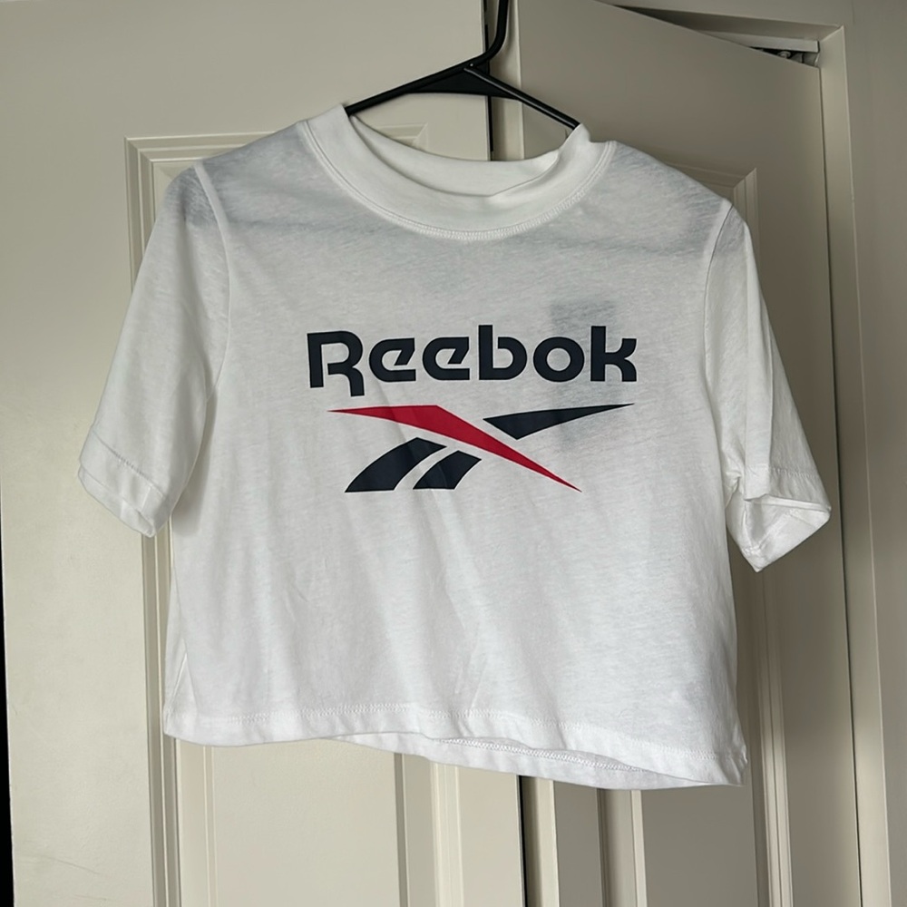 NWT cropped Reebok top